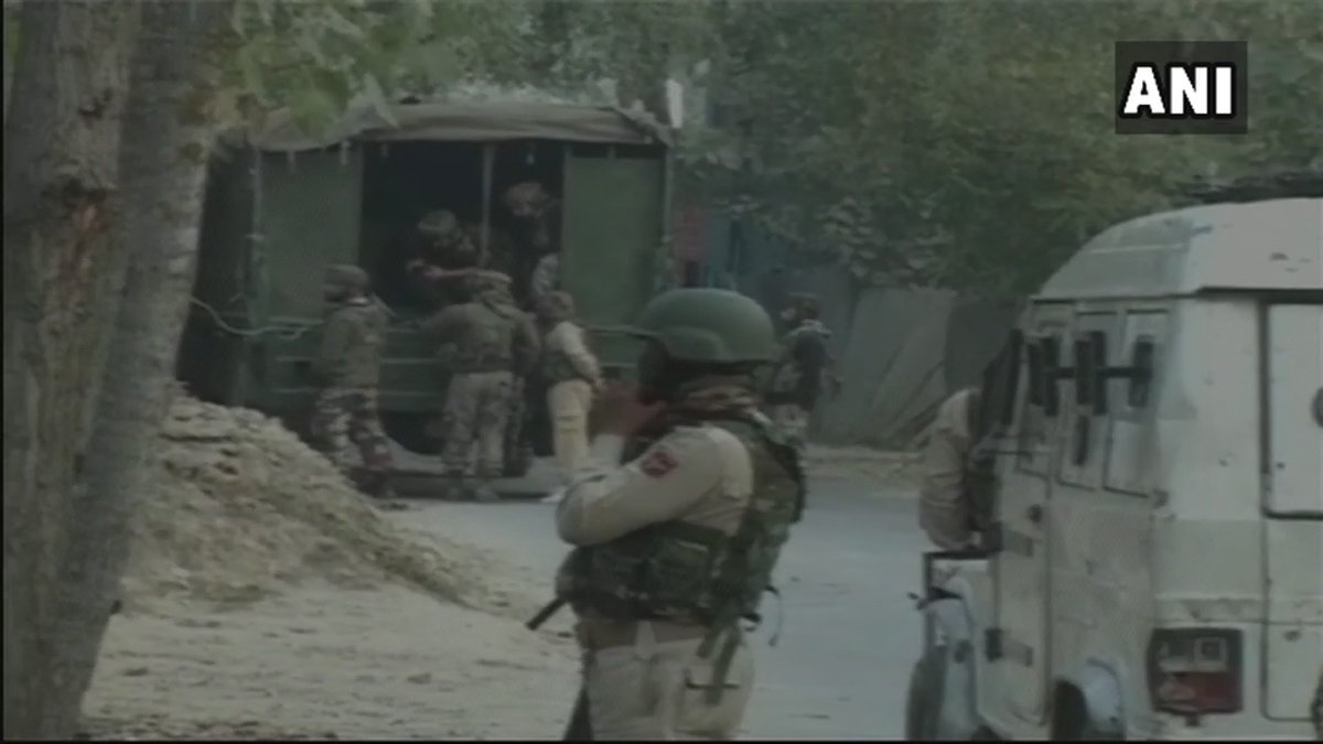 Photos from encounter in Bandipora's Hajin (J&K)