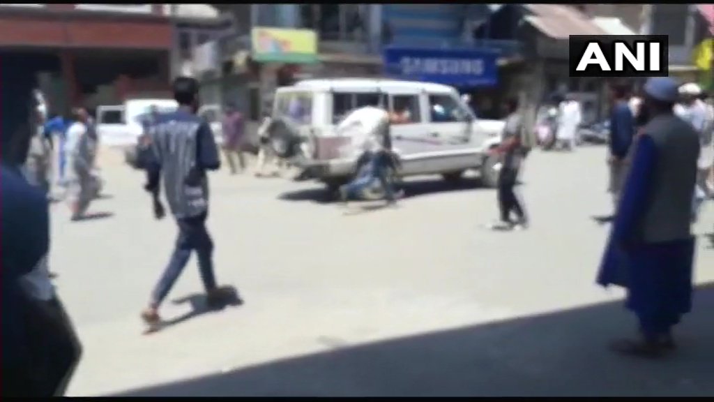 Visuals: Militants hurled grenade on police party at Batapora Chowk in Shopian district