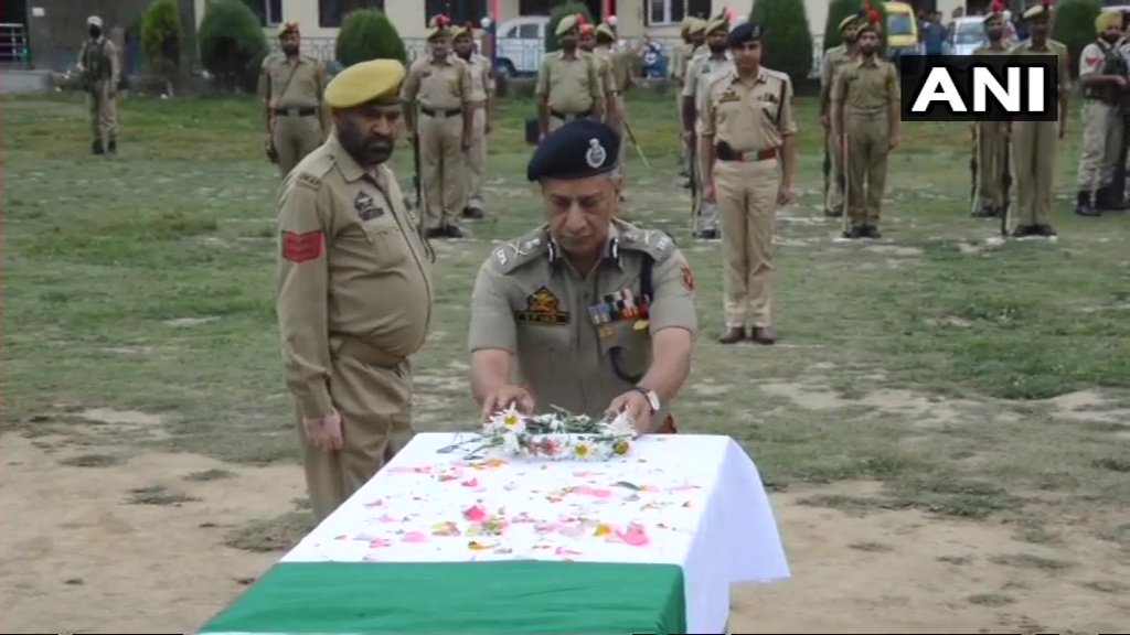 Jammu And Kashmir DGP SP Vaid pays tribute to policeman Ashiq Hussain who lost his life in Anantnag encounter yesterday