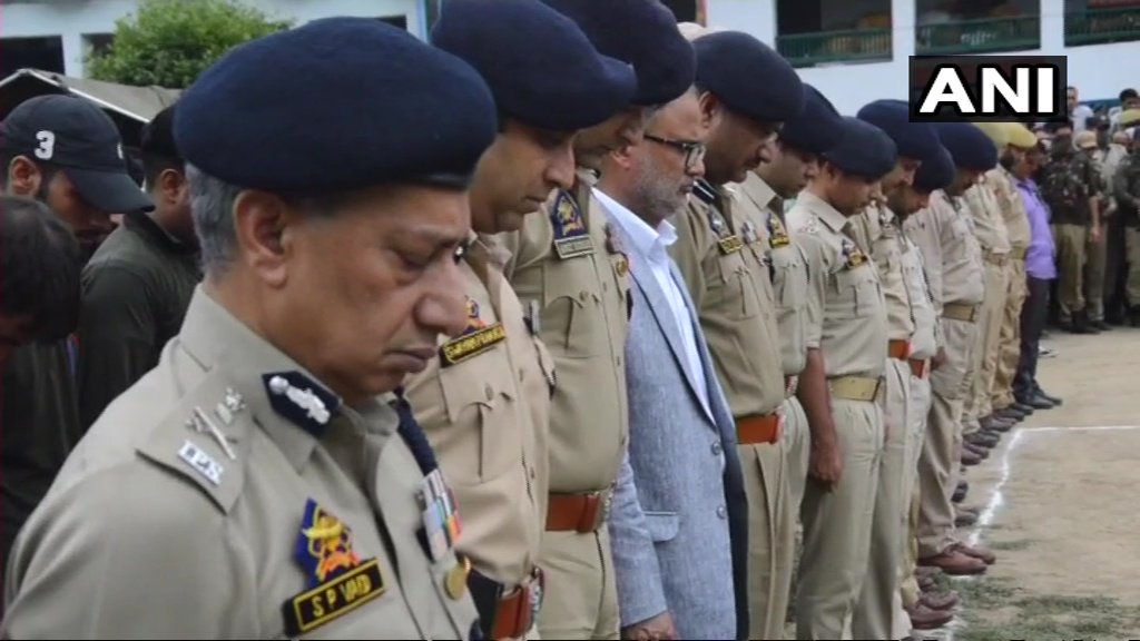 Jammu And Kashmir DGP SP Vaid pays tribute to policeman Ashiq Hussain who lost his life in Anantnag encounter yesterday