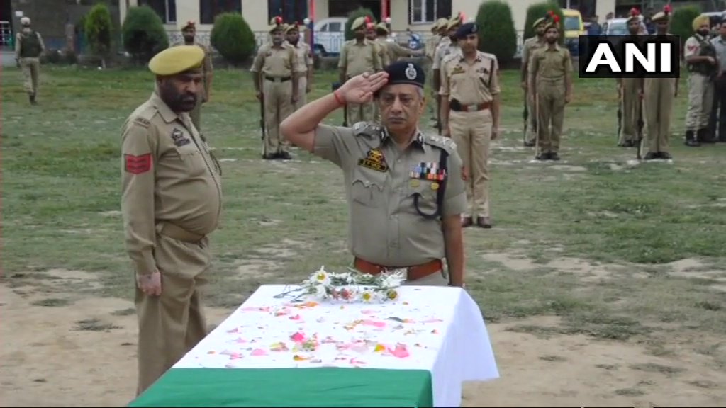 Jammu And Kashmir DGP SP Vaid pays tribute to policeman Ashiq Hussain who lost his life in Anantnag encounter yesterday