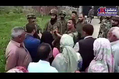 Brave Officer of the Indian Army giving a very sensible advise to locals in Kulgam of South Kashmir