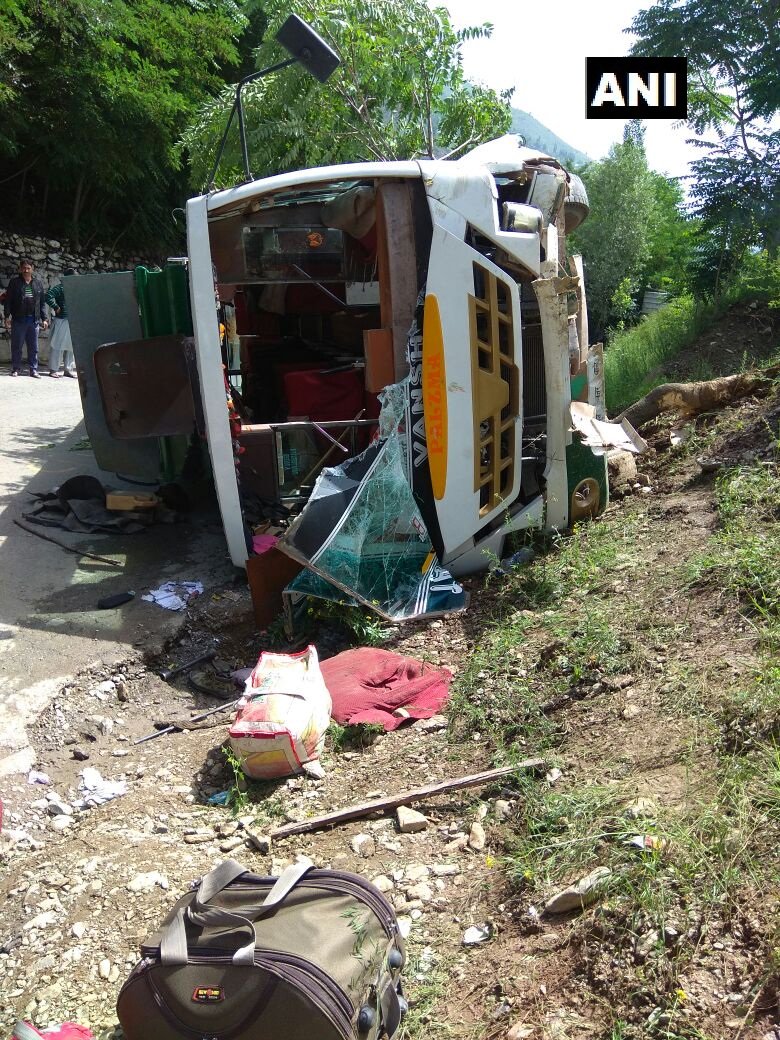 Ganderbal: Two pilgrims injured after the bus carrying Amarnath pilgrims from Baltal base camp to Srinagar skidded off the road near Kangan's Ganiwan on Srinagar-Leh highway, shifted to nearest hospital. Jammu And Kashmir   