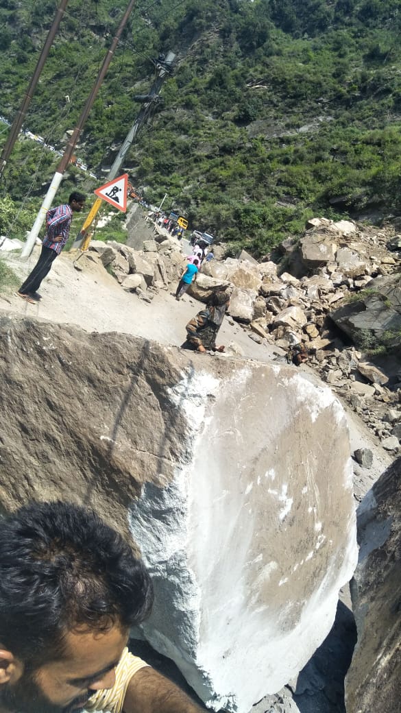 Jammu and Kashmir: NH44 blocked due to rockslide near Ramban's Khooni Naalah, Rocks fell on a taxi, no injuries reported   