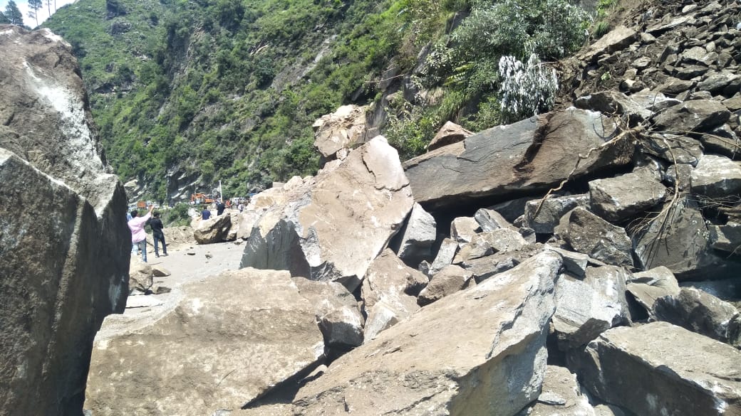 Jammu and Kashmir: NH44 blocked due to rockslide near Ramban's Khooni Naalah, Rocks fell on a taxi, no injuries reported   