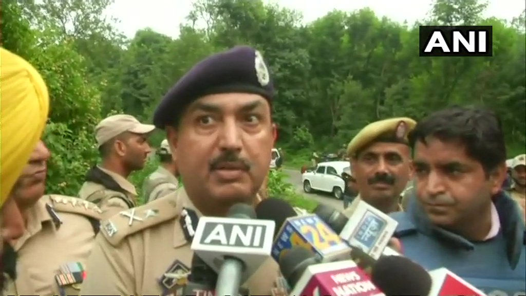 3 militants fired from a parked truck and ran away. 2 accomplices of the militants arrested. Militants attacked an employee of forest deptt. in Jhajjar Kotli