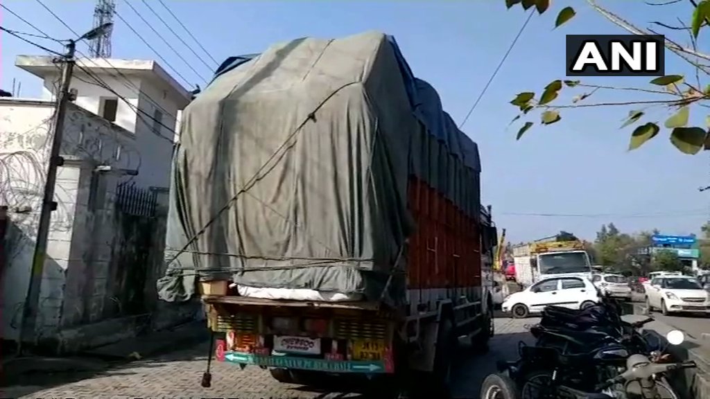 Jammu and Kashmir: Police seized a truck and arrested two arms and ammunition suppliers of Hizbul Mujahideen in Kathua on 7 January. Indian rupees 71,000 also seized from them. Case registered under relevant sections of Unlawful Activities (Prevention) Act.   