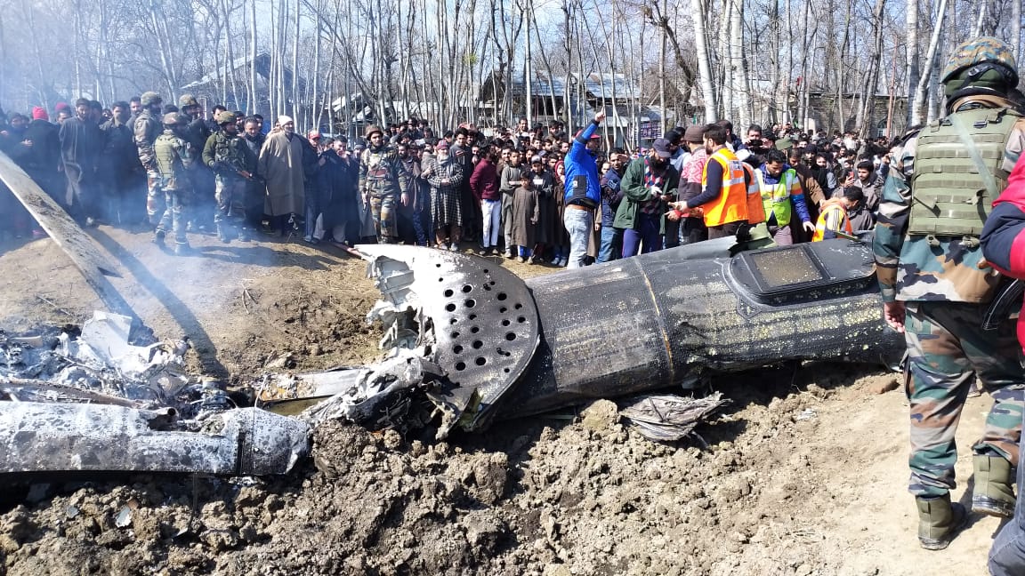 2 pilots dead in Mi-17 crash near Srinagar airport; flight ops suspended  