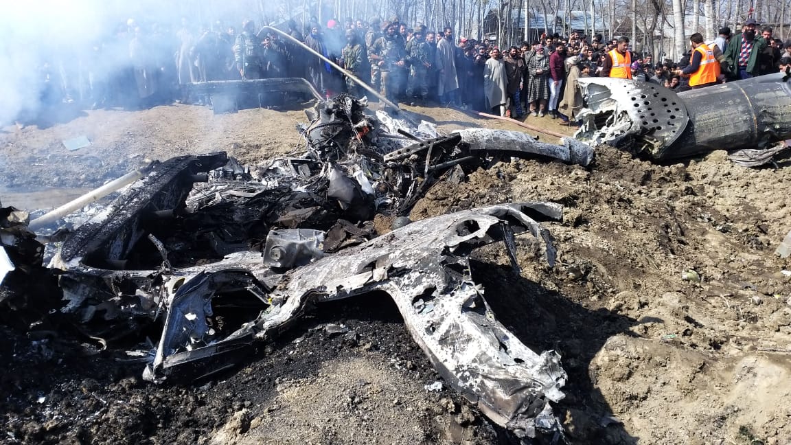 2 pilots dead in Mi-17 crash near Srinagar airport; flight ops suspended  