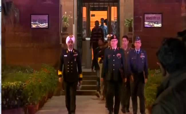 Joint press briefing by Air Force, Army and Navy amid India-Pakistan tension.   Major General Surendra Singh Mahal, Rear Admiral Dalbir Singh Gujral and Air Vice Marshal RGK Kapur are addressing the media.
