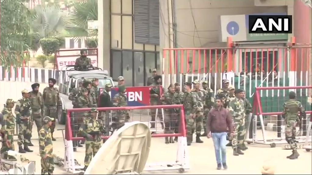 Visuals from Attari-Wagah border; Wing Commander AbhinandanVarthaman to be received by a team of Indian Air Force.   