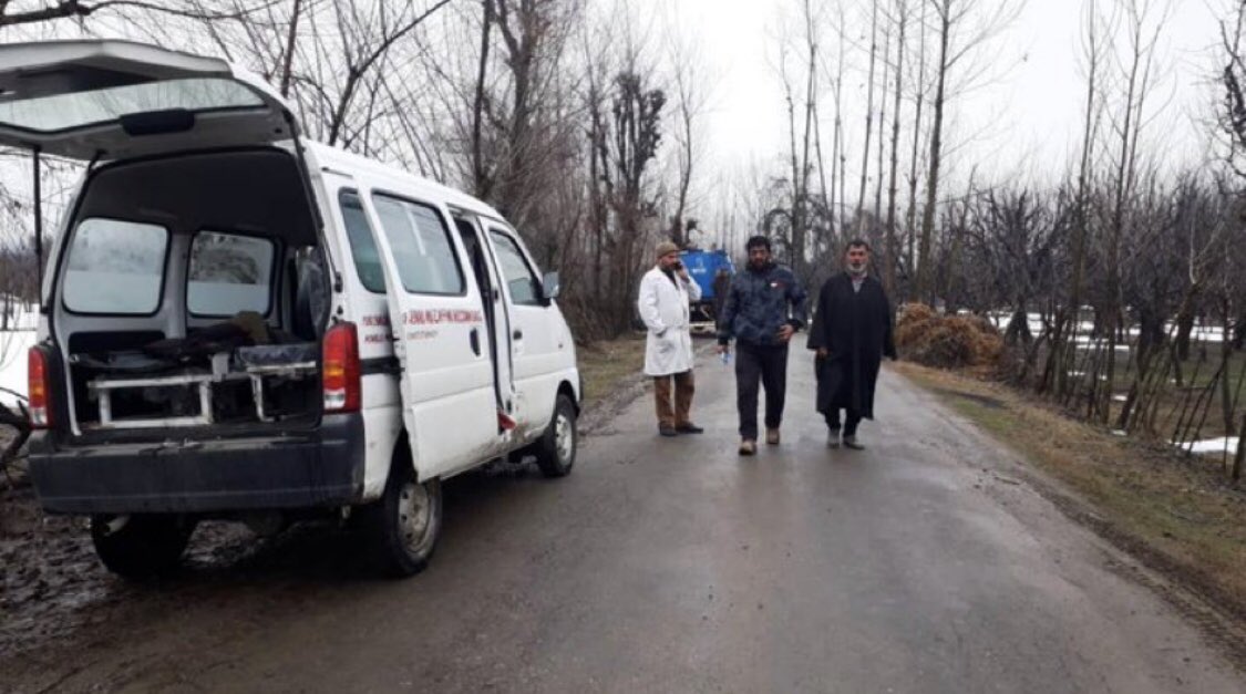 Handwara Gunfight: Per local media, government forces disallowed health team to visit five 'starving' families trapped near the encounter site, who had called in for help. Journalists barred from carrying professional duties too. Combing operation is on. Kashmir   