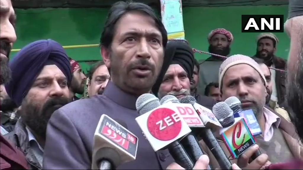 Jammu and Kashmir Pradesh Congress Committee President, Ghulam Ahmad Mir in Poonch yesterday: Imran Khan (Pakistan PM) needs to translate words into action to fight terrorism. Both (India and Pakistan) the countries, need to sit together to find a peaceful solution.   