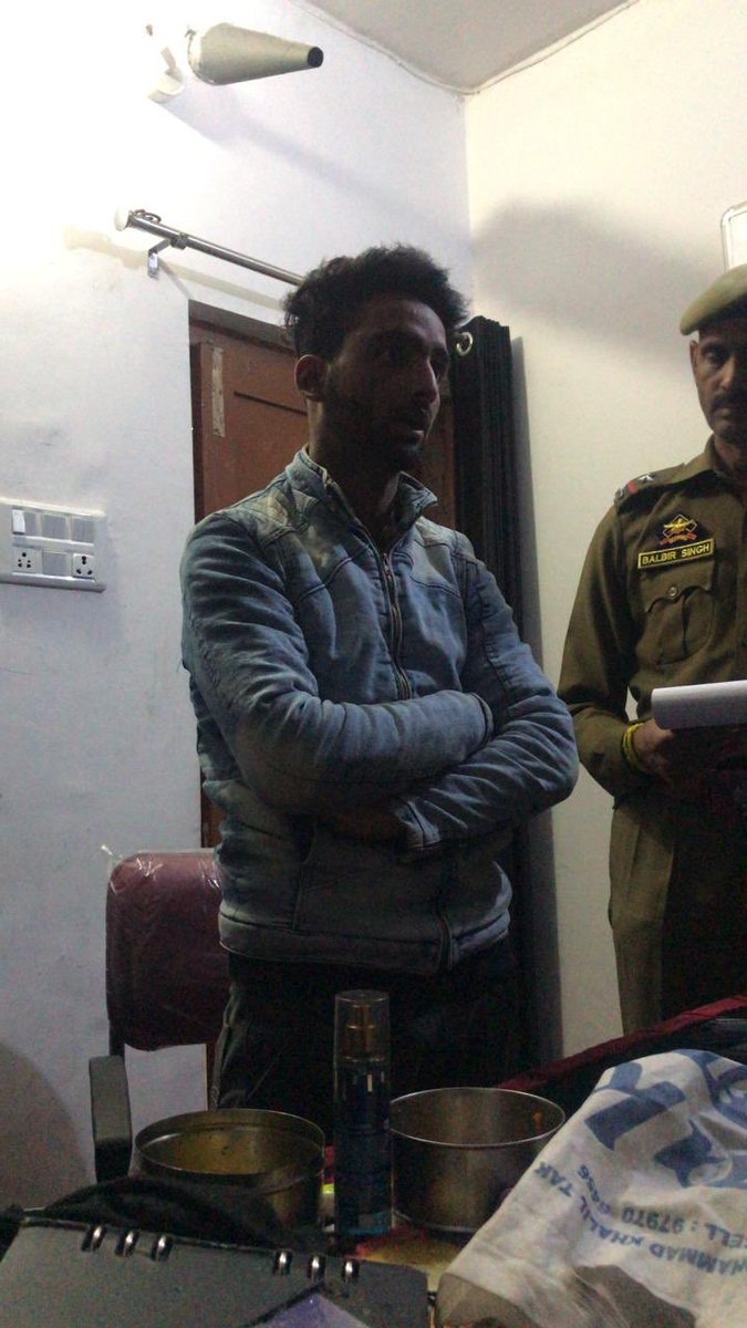 Jammu Grenade blast: Within hours of blast which killed 1 and injured over 30, @JmuKmrPolice has arrested the Grenade thrower Yasir @ Arhaan who is from Kulgam, South Kashmir. He was caught while fleeing. J&K DGP Dilbag Singh tells.   