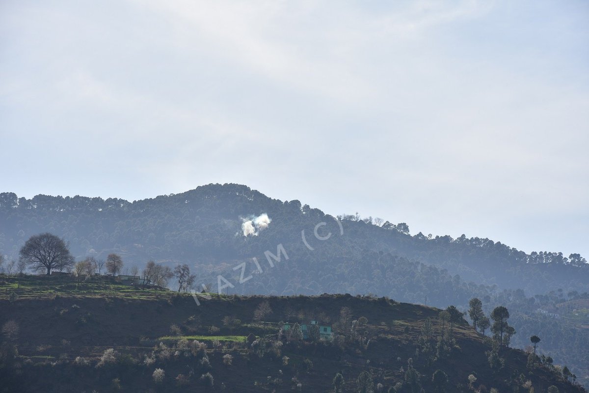 Photo allegedly shows latest clashes between Indian and Pakistani troops along LoC. #Mendhar #Poonch