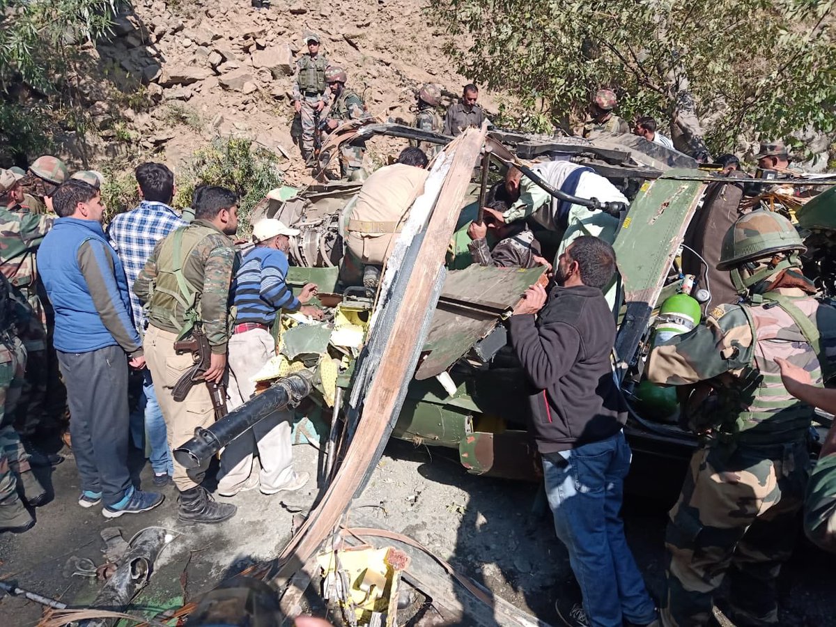 First images of helicopter force landing site in Poonch of Jammu & Kashmir. Miraculous escape for 7 on-board ALH Helicopter which included Northern Army Commander Lt. Gen. Ranbir Singh. All are reported to be safe with minor injuries.