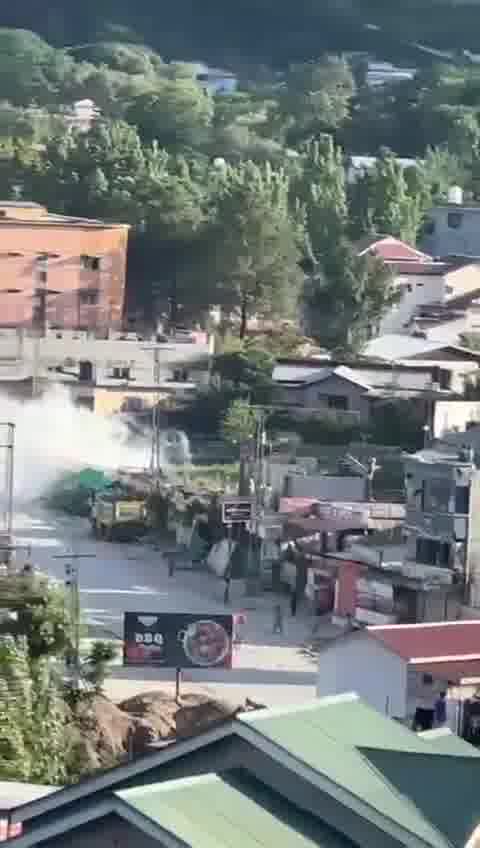 According to unconfirmed reports, Muzaffarabad city was resounded by Rangers' bullets, so far 2 people have been killed and many others are injured.