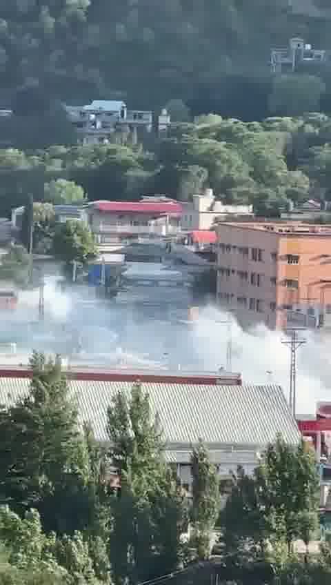 According to unconfirmed reports, Muzaffarabad city was resounded by Rangers' bullets, so far 2 people have been killed and many others are injured.