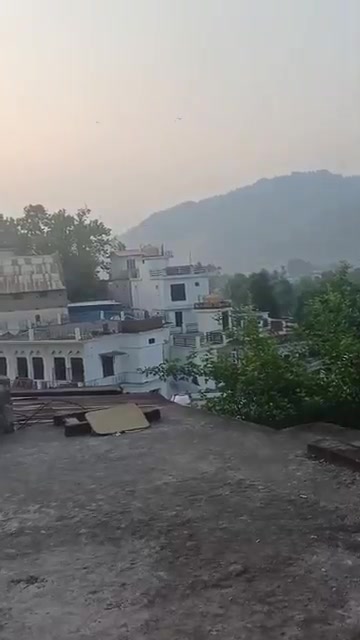 Augenzeugenvideo aus Poonch im von Indien kontrollierten Kaschmir: Live-Aufnahmen zeigen schweren Beschuss und Luftangriffe