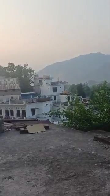 Augenzeugenvideo aus Poonch im von Indien kontrollierten Kaschmir: Live-Aufnahmen zeigen schweren Beschuss und Luftangriffe