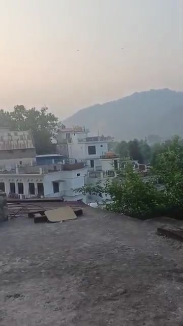Augenzeugenvideo aus Poonch im von Indien kontrollierten Kaschmir: Live-Aufnahmen zeigen schweren Beschuss und Luftangriffe