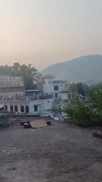 Augenzeugenvideo aus Poonch im von Indien kontrollierten Kaschmir: Live-Aufnahmen zeigen schweren Beschuss und Luftangriffe