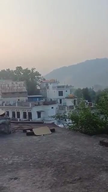 Augenzeugenvideo aus Poonch im von Indien kontrollierten Kaschmir: Live-Aufnahmen zeigen schweren Beschuss und Luftangriffe