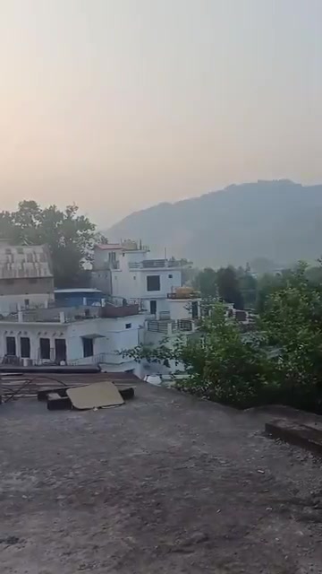 Augenzeugenvideo aus Poonch im von Indien kontrollierten Kaschmir: Live-Aufnahmen zeigen schweren Beschuss und Luftangriffe