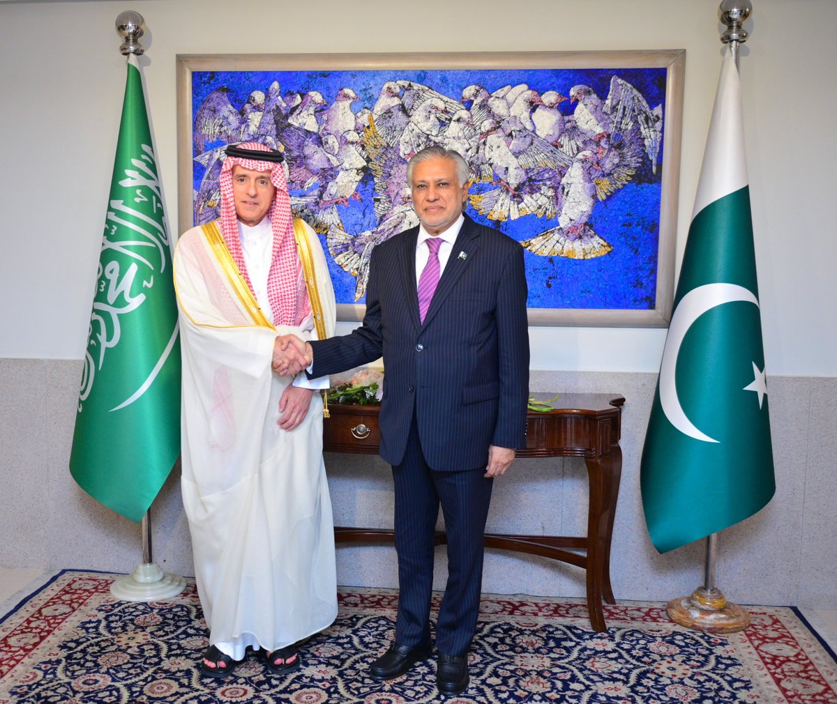 Vicepremier en minister van Buitenlandse Zaken, senator Mohammad Ishaq Dar @MIshaqDar50, ontving vandaag de minister van Staat voor Buitenlandse Zaken van Saoedi-Arabië, Adel Al-Jubeir, op het ministerie van Buitenlandse Zaken in Islamabad